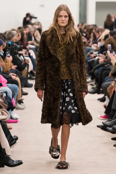 Look 17